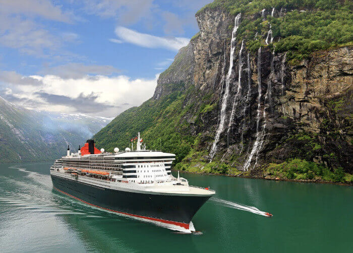 CruiseshipinFjordsNorwayMilitaryCruiseDeals